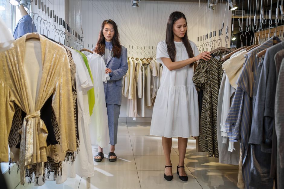 How Do I Choose the Right Women's Dress Size at Macy's Online?
